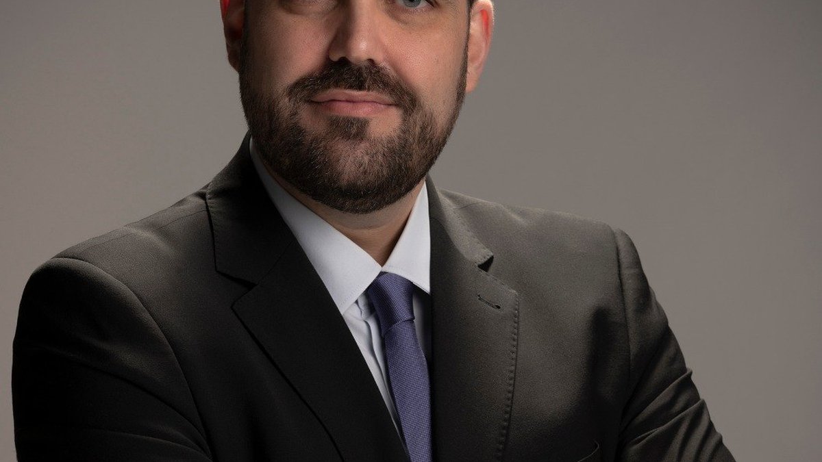 O advogado que “mapeia” a lei: como Luiz Ugeda une Direito e Geografia para transformar o setor público